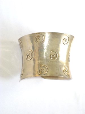 AQ174     Antique Silver Bangle in Sterling Silver