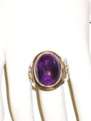 RG021       Amethyst Ring in Sterling Silver - Size 8.5