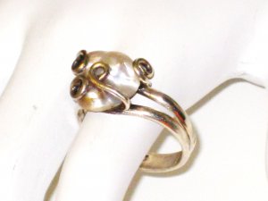 RG083       Pearl Ring in Sterling Silver, Size 9