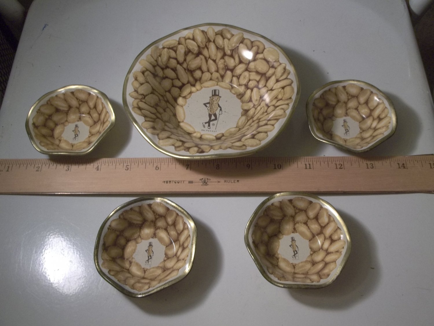 Mr. Peanut - Planters Collectibles - Tin 5pc Snack Bowl Set