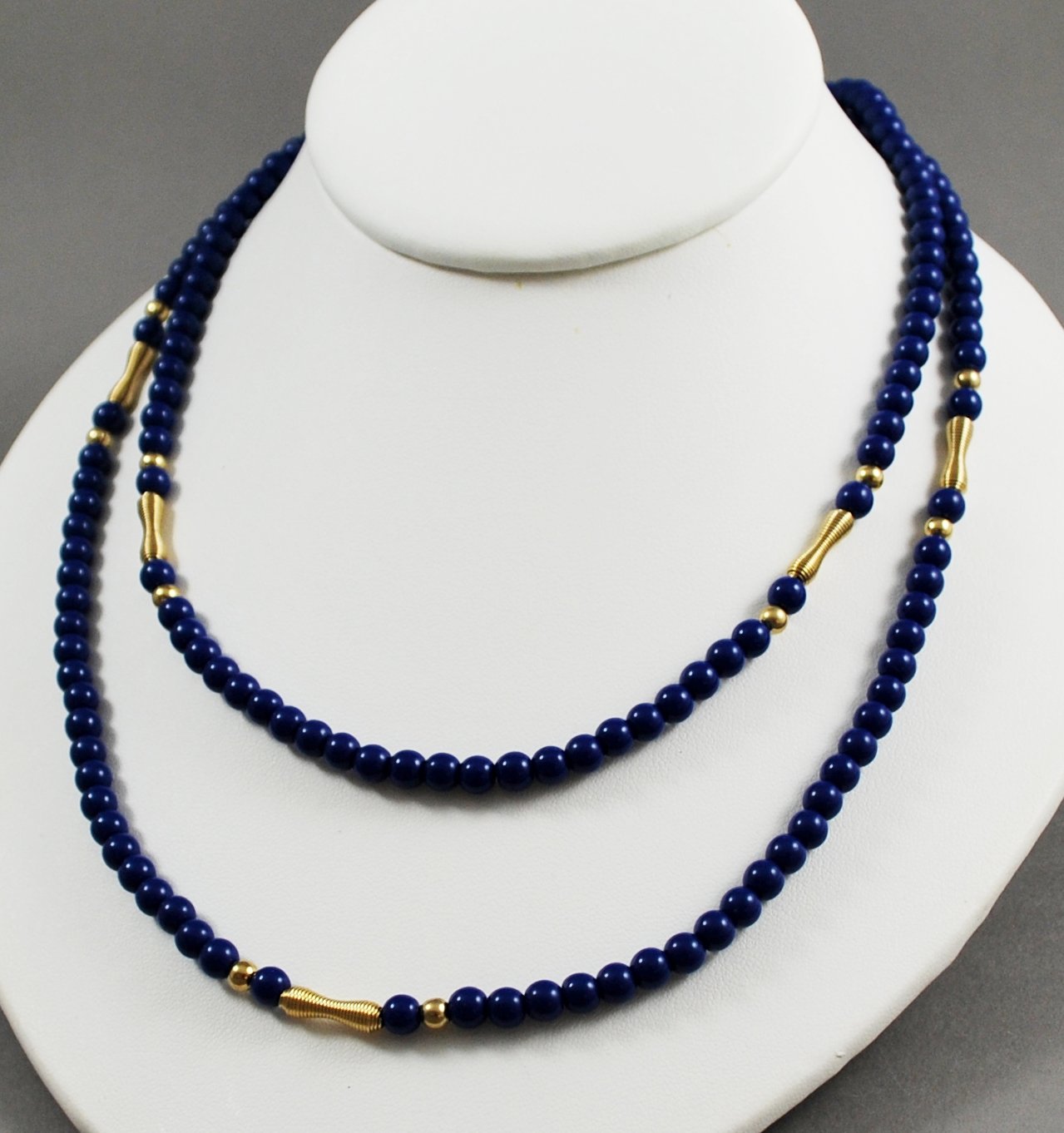 1981 Avon Jewelry Royal Azura Simulated Lapis Lazuli Blue Beaded Necklace