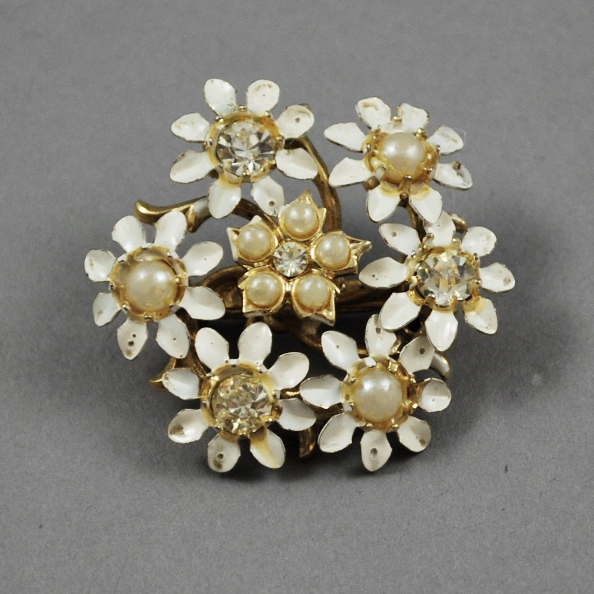 Vintage White Enamel Daisy Flower Faux Seed Pearls Rhinestone Brooch Pin