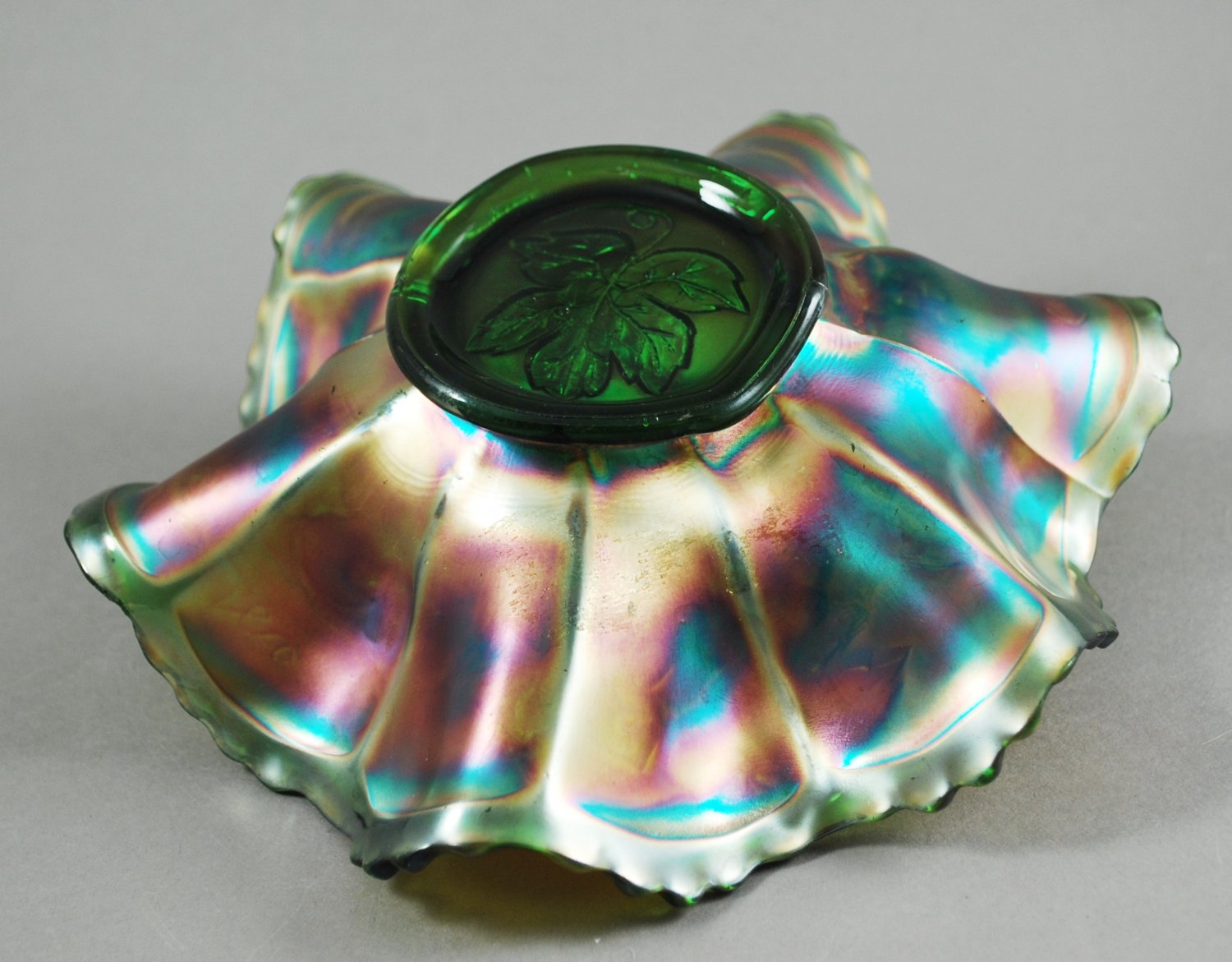 Fenton Carnival Glass Green Vintage Grape Vine Ruffled Bowl