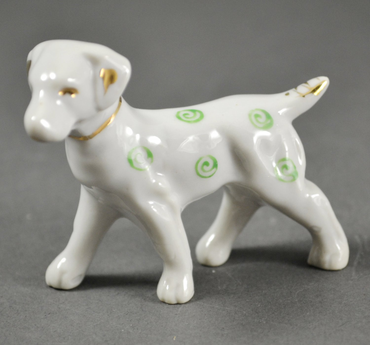 pointer dog figurine