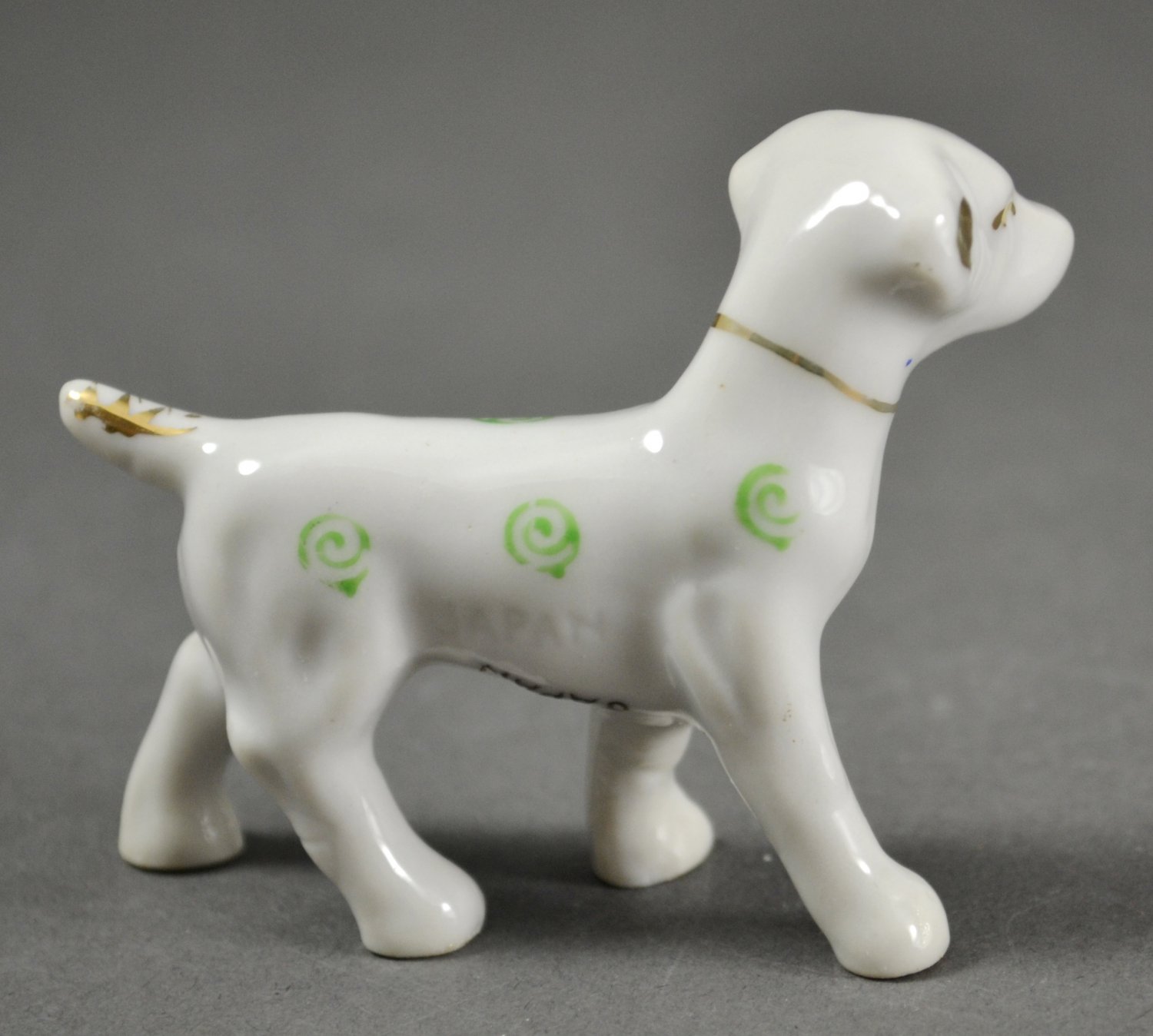 pointer dog figurine