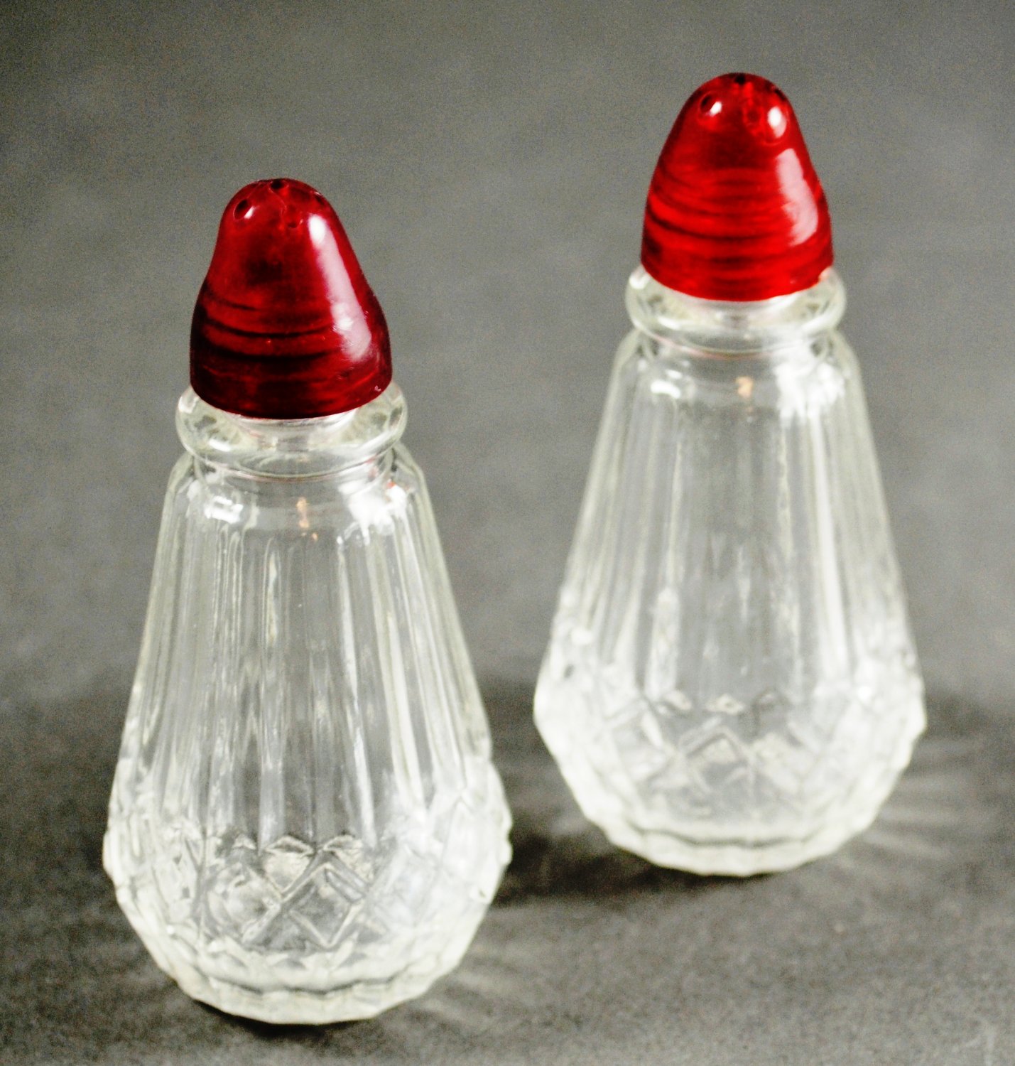 Vintage Clear Glass Salt And Pepper Shakers W Red Plastic Caps | Free ...