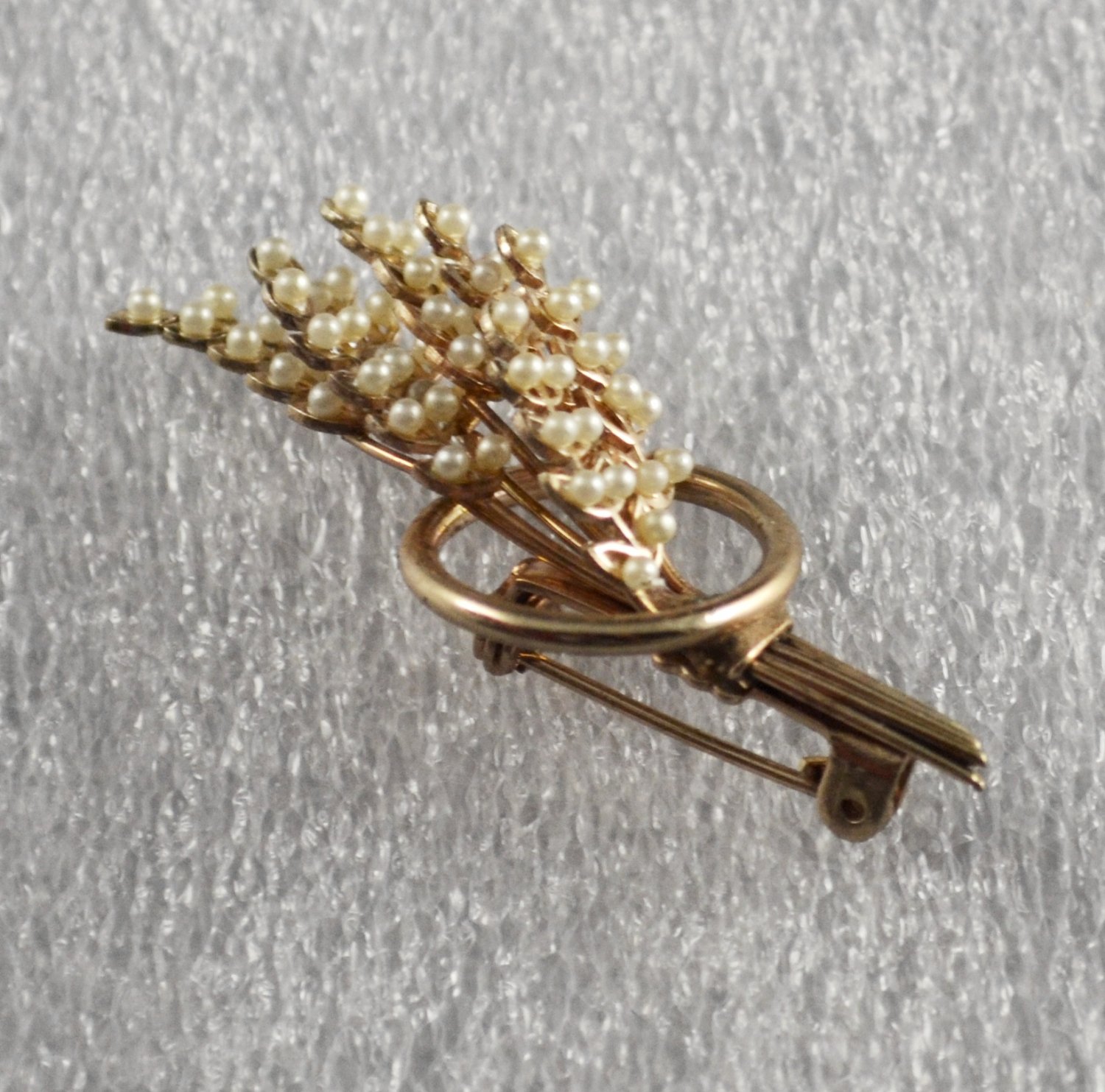 Vintage Gold Tone Lapel Pin w. Faux Seed Pearls Floral Spray