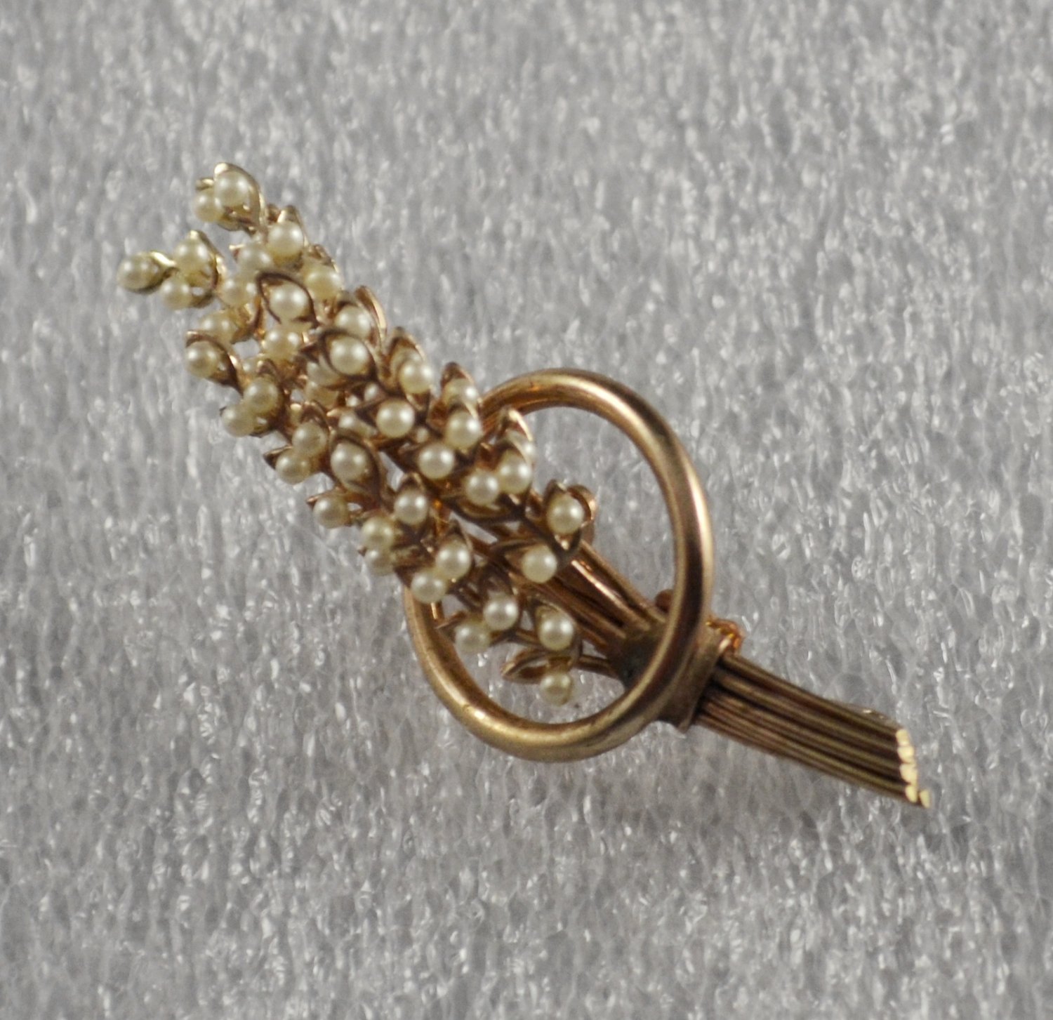 Vintage Gold Tone Lapel Pin w. Faux Seed Pearls Floral Spray