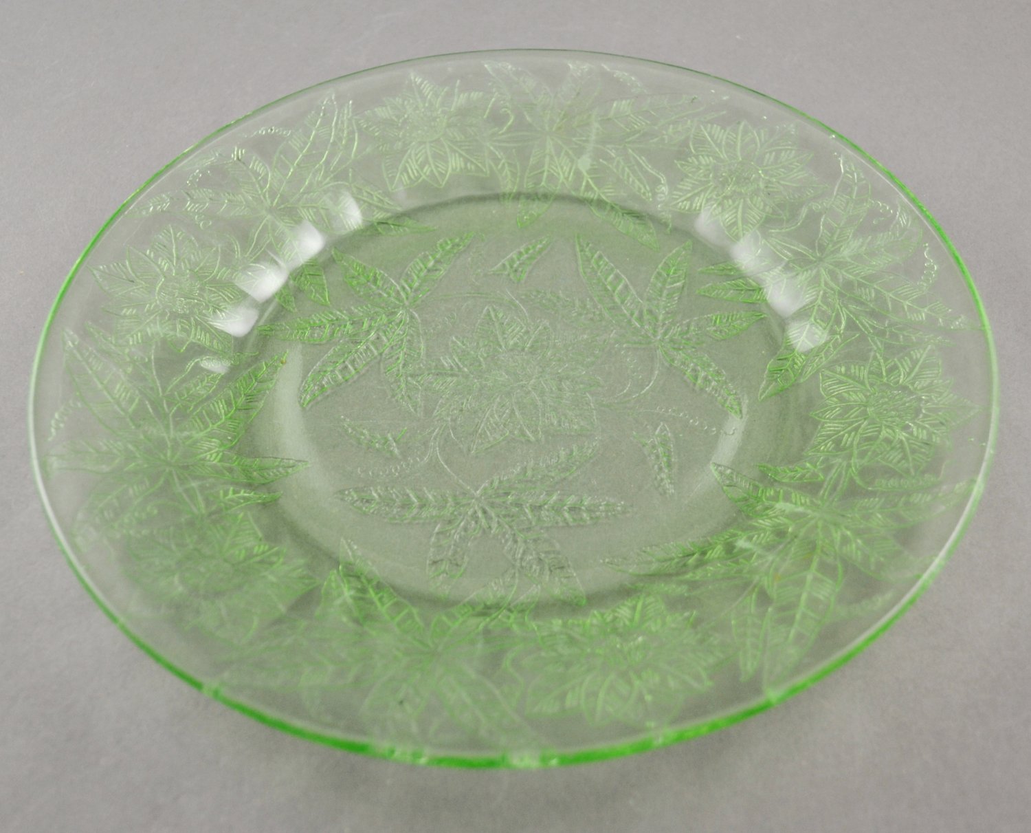 Jeannette Floral Poinsettia Green Depression Glass Dinner Plate