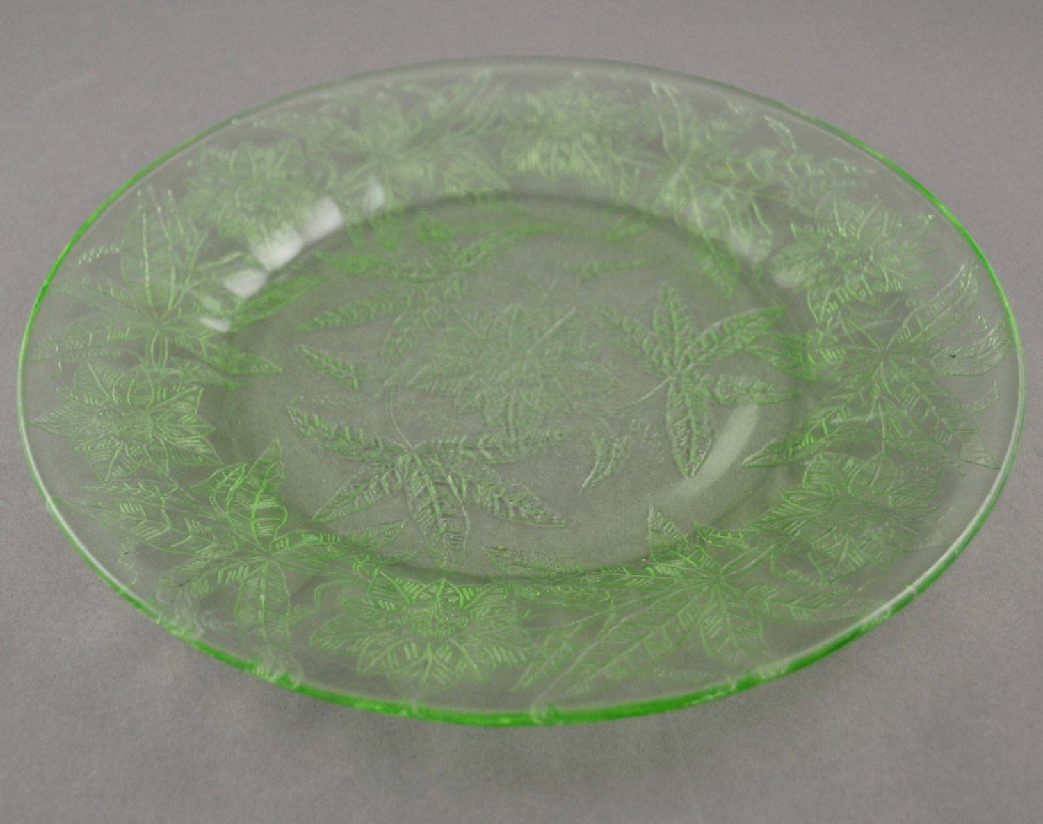 Jeannette Floral Poinsettia Green Depression Glass Dinner Plate