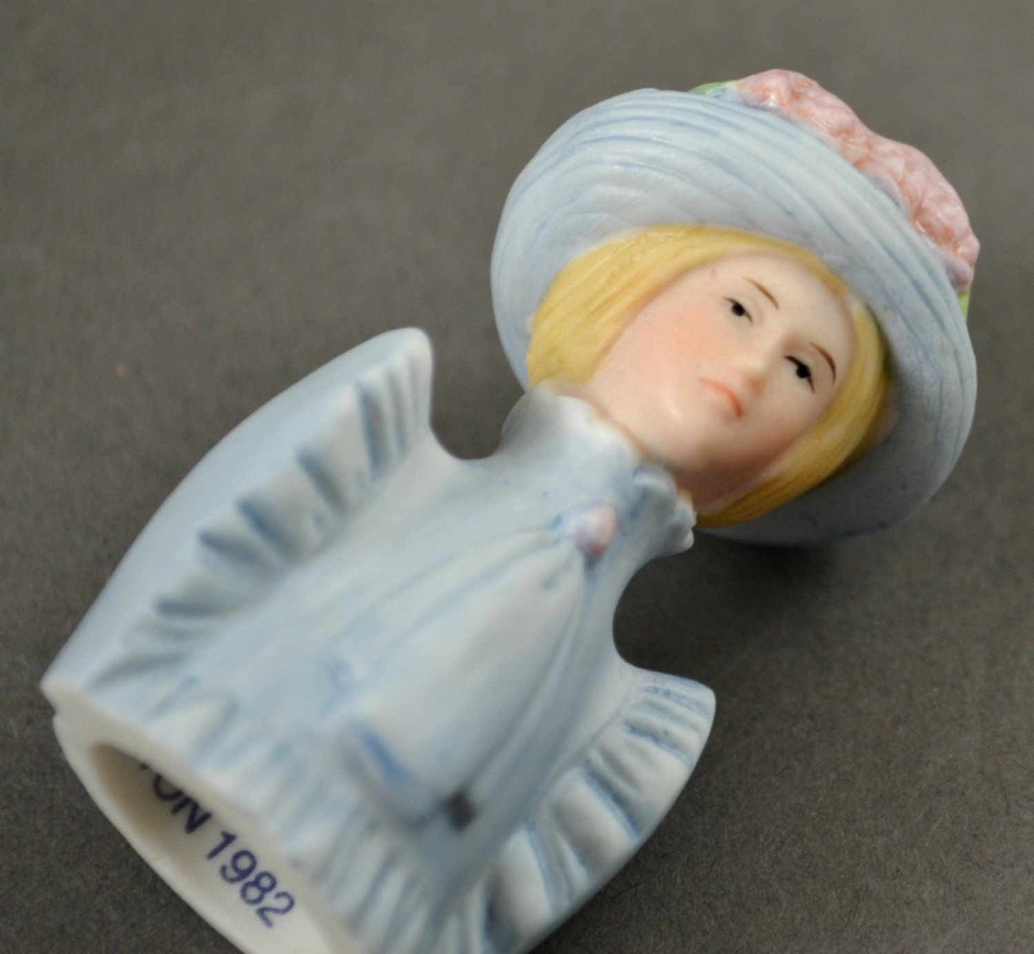 Avon American Fashion Thimbles 1890 Porcelain Lady Silhouette